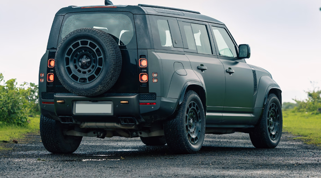 Land Rover Defender 1784213087380